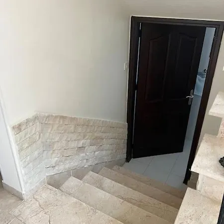 Girnenin Merkezinde Luks Villa