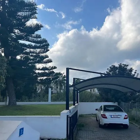 Villa Girnenin Merkezinde Luks *